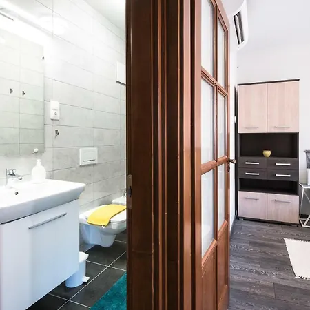 Alma Apartman Apartment